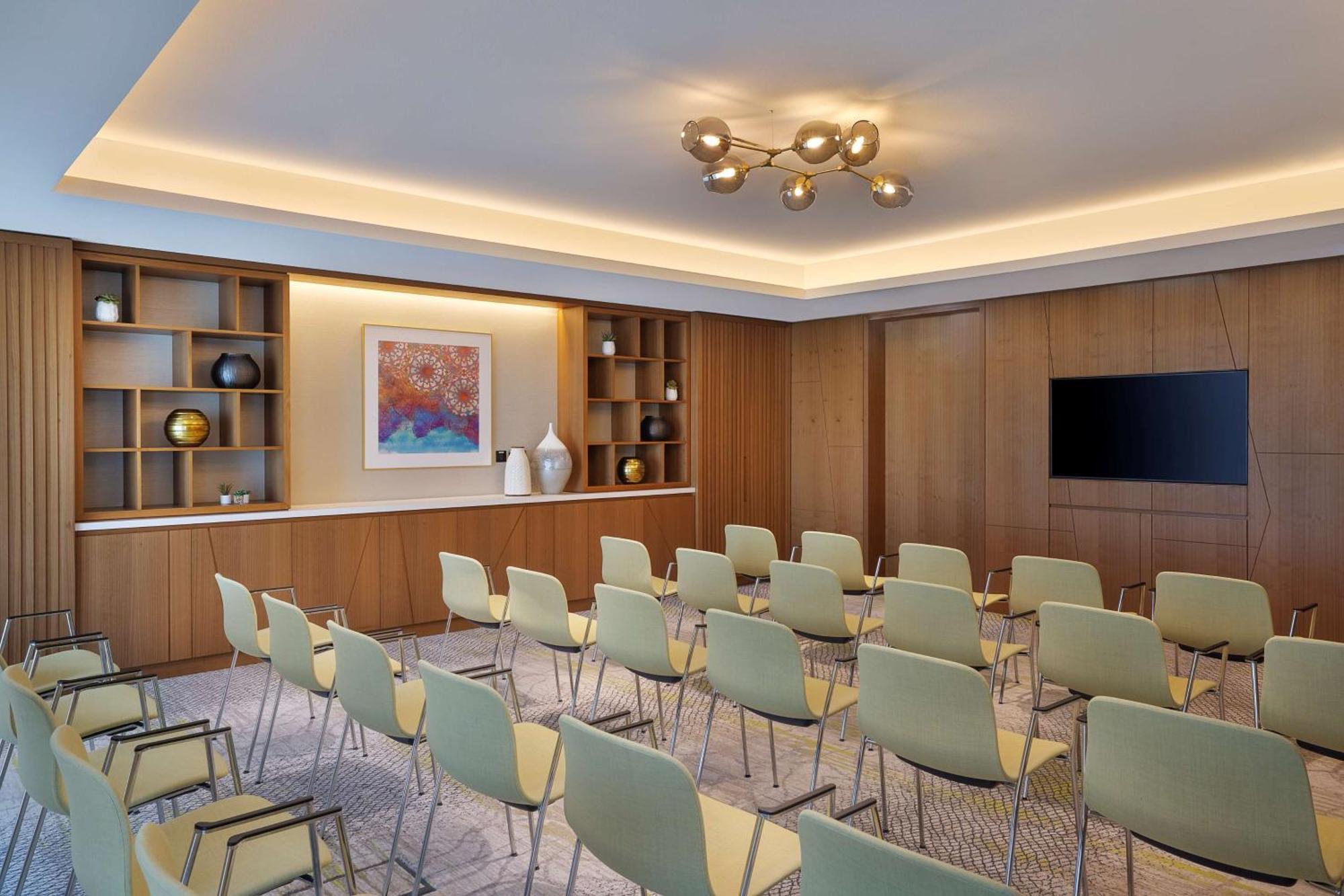 Doubletree By Hilton Waterfront And Residences Hotel 4*