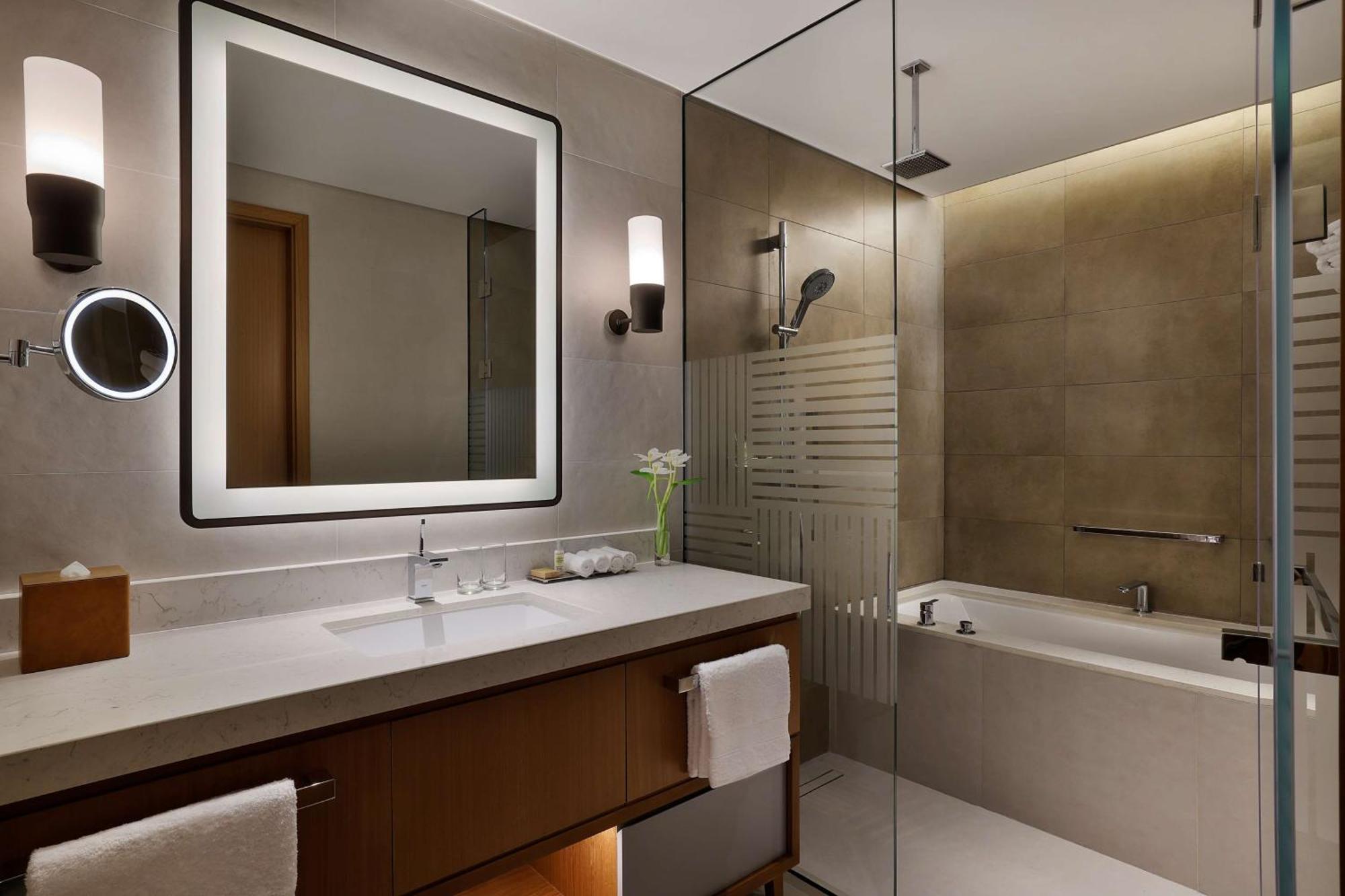 Hotel Doubletree By Hilton Waterfront And Residences 4*