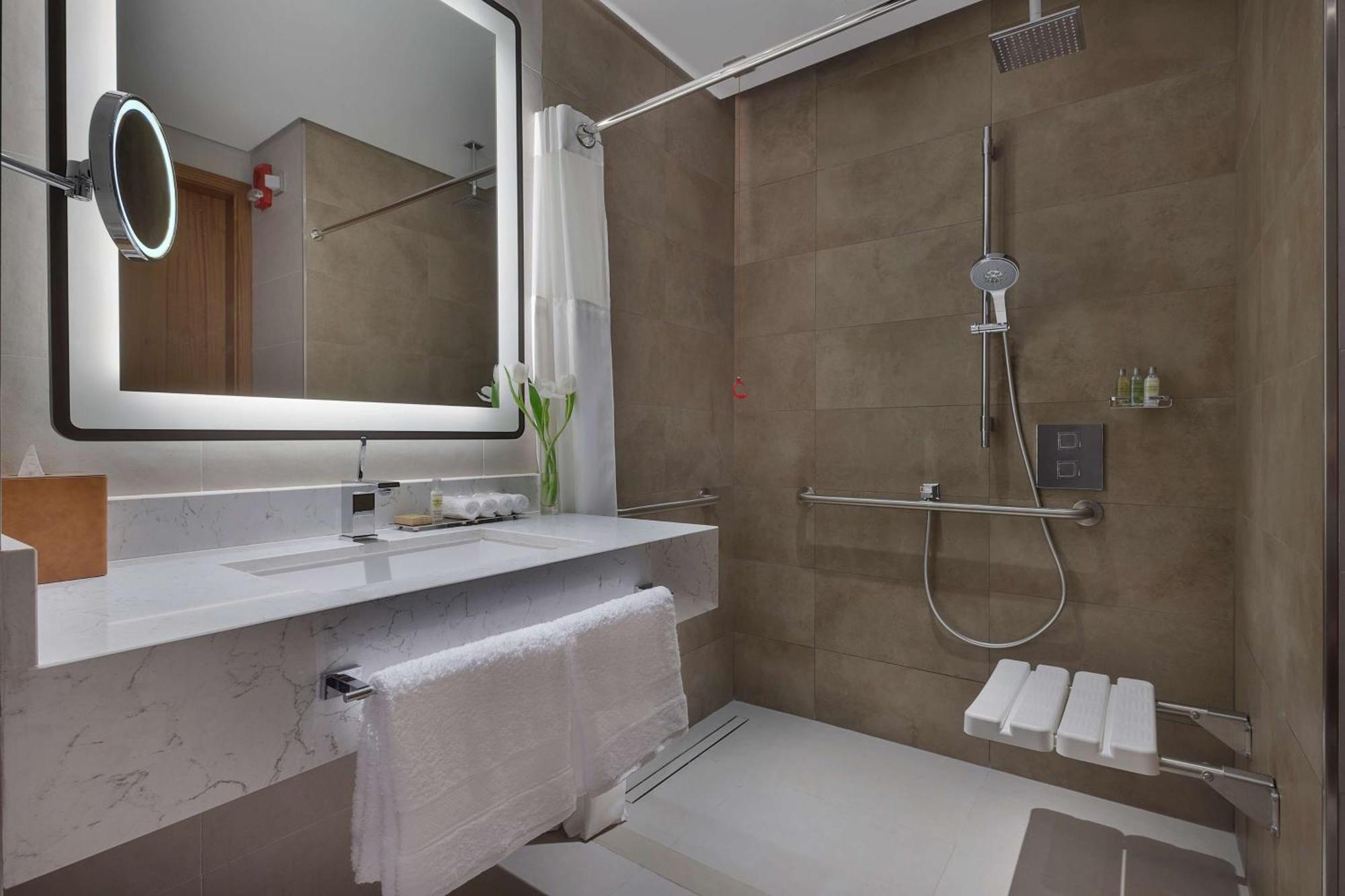 Doubletree By Hilton Waterfront And Residences 4*