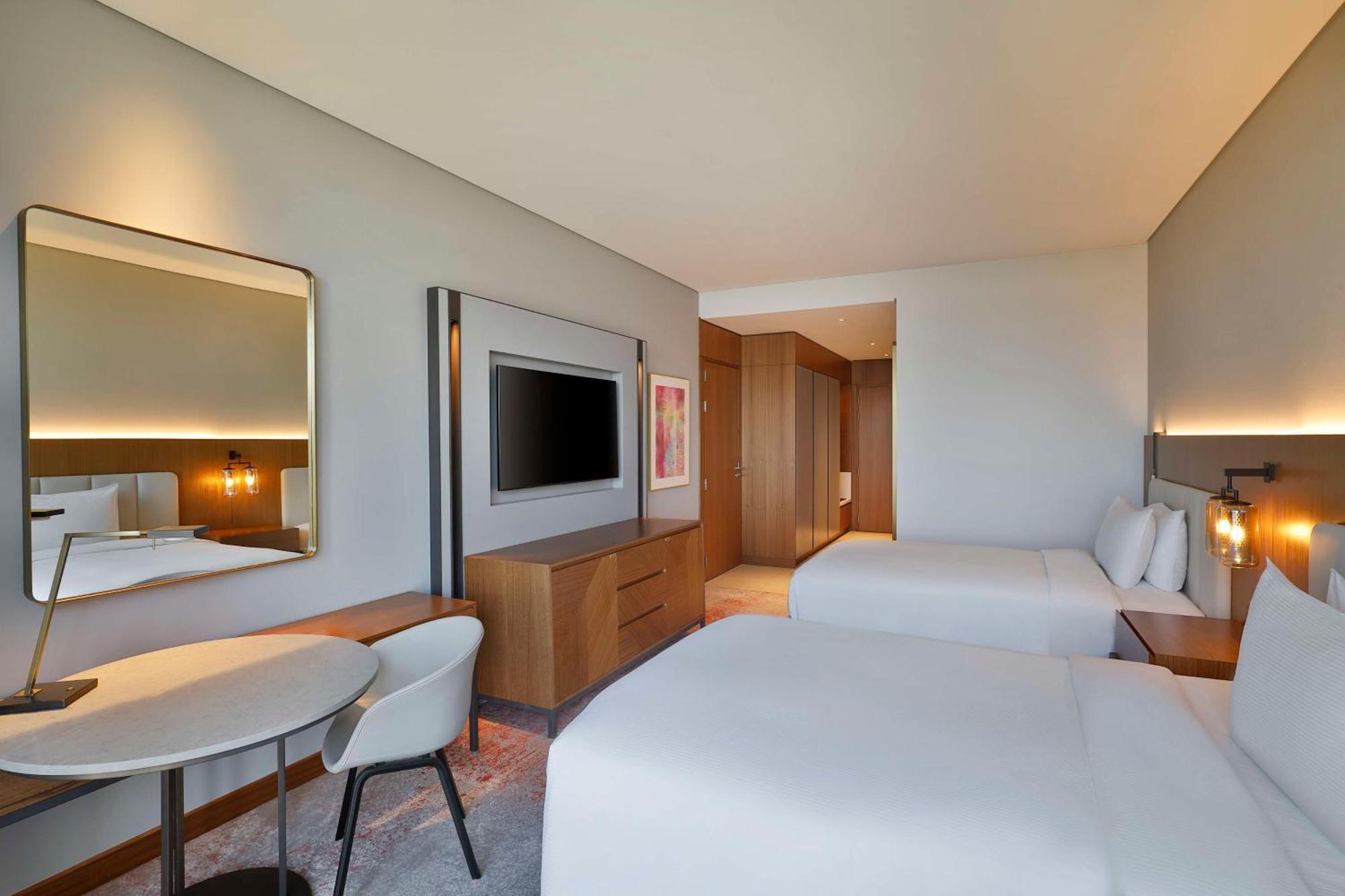 Doubletree By Hilton Waterfront And Residences 4*