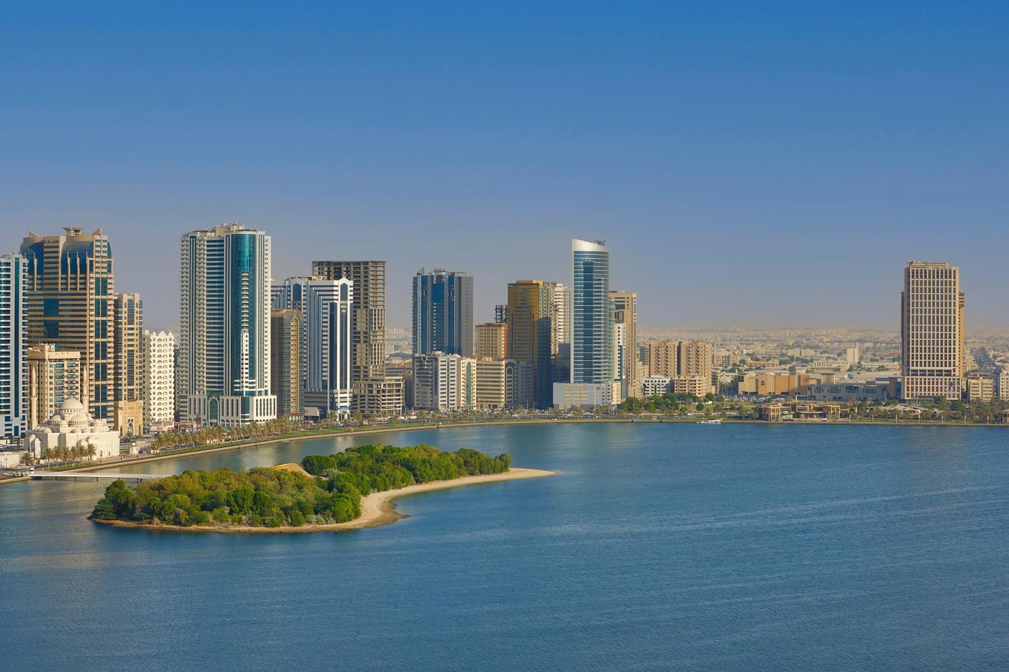 Doubletree By Hilton Waterfront And Residences Hotel