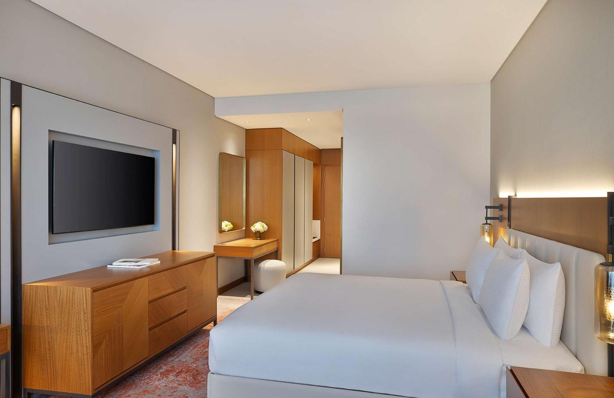 Doubletree By Hilton Waterfront And Residences Hotel 4*