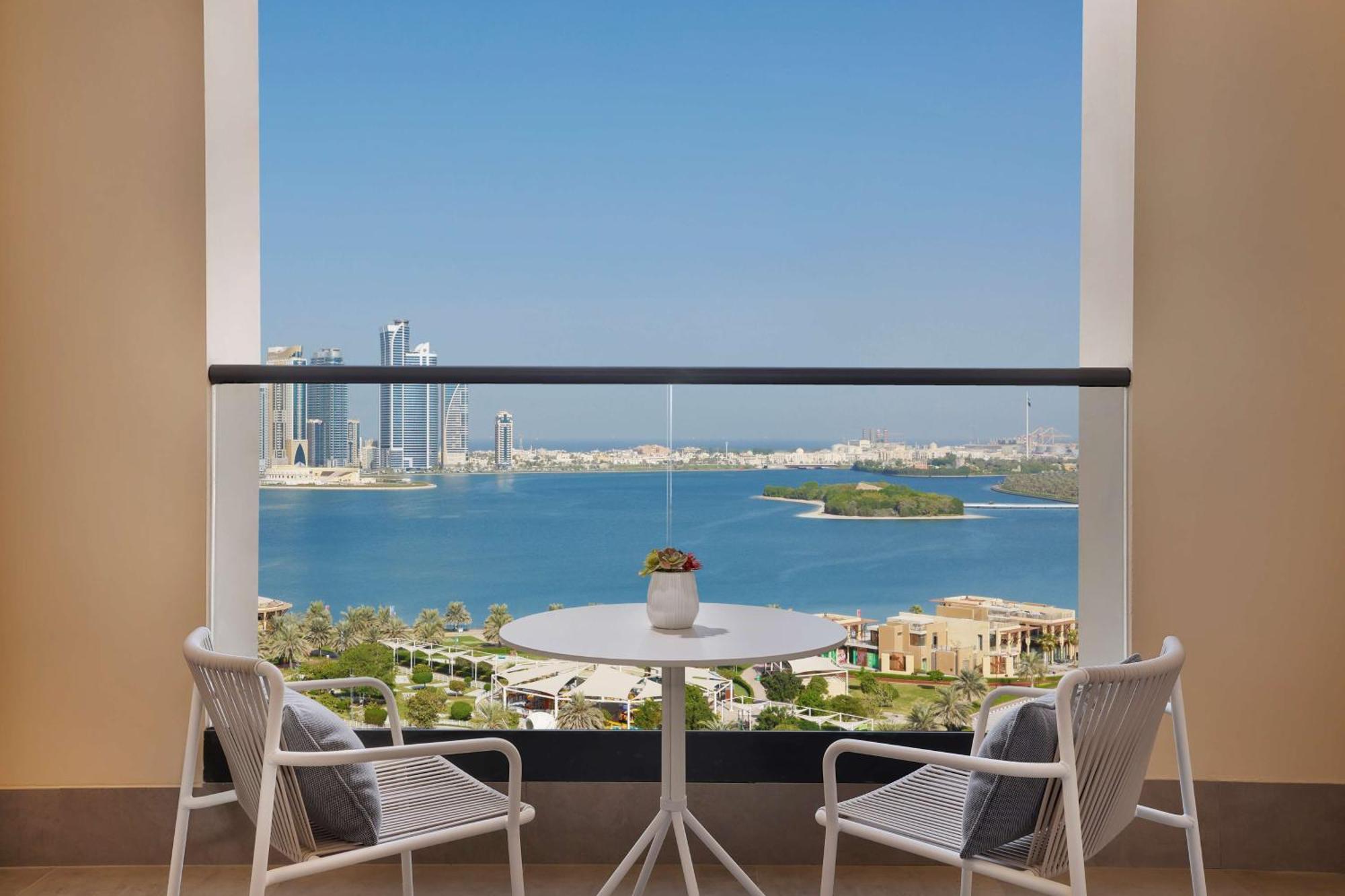 Hotel Doubletree By Hilton Waterfront And Residences Sharjah