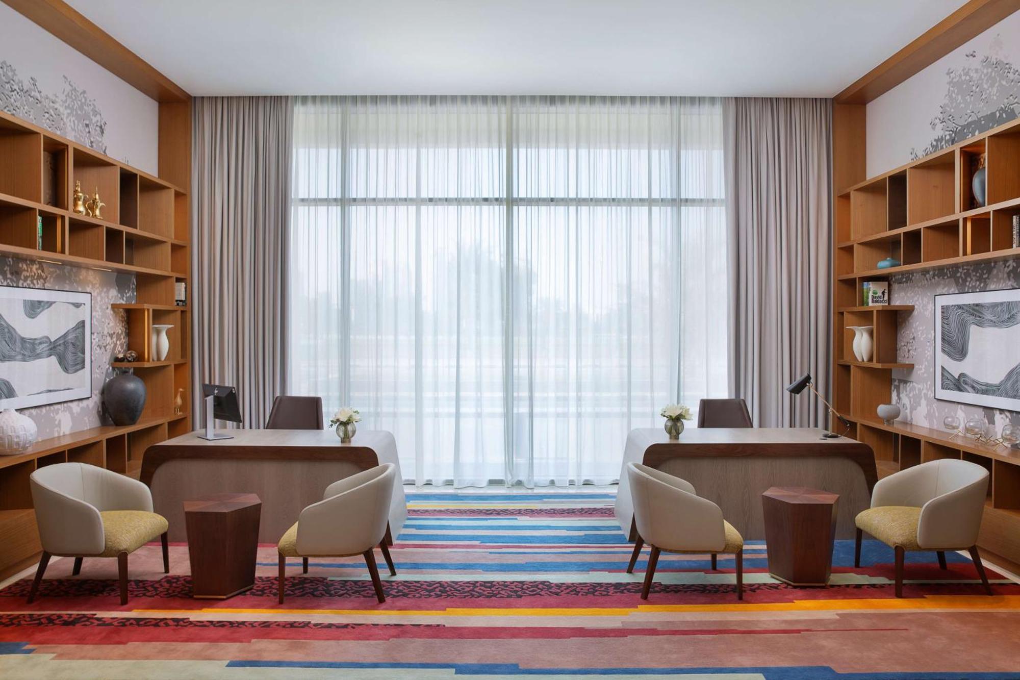 Doubletree By Hilton Waterfront And Residences
