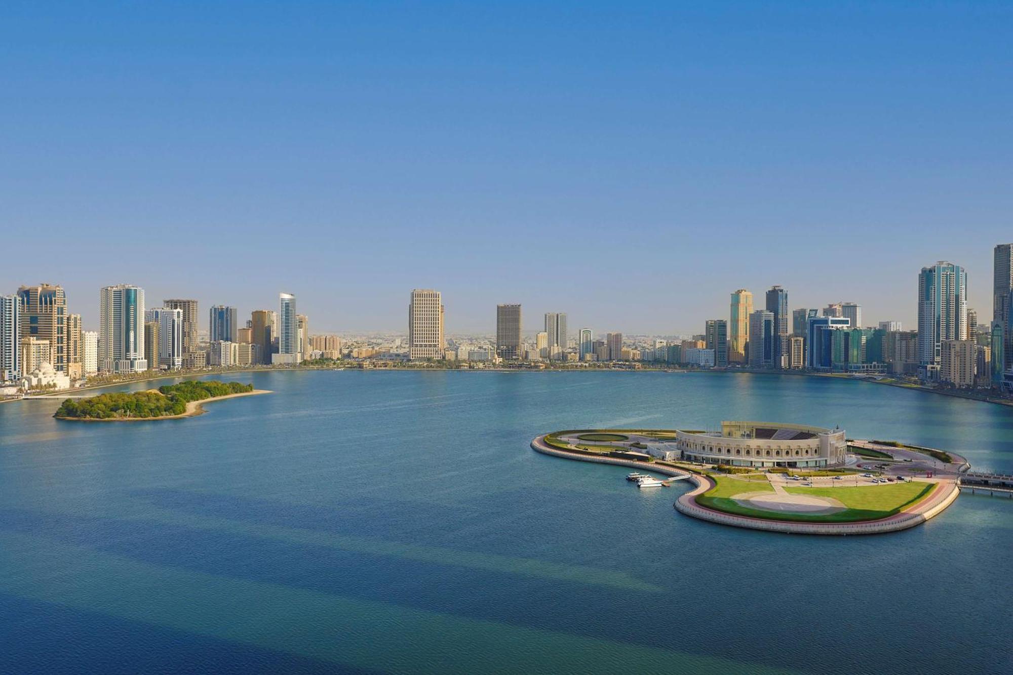 Doubletree By Hilton Waterfront And Residences Hotel